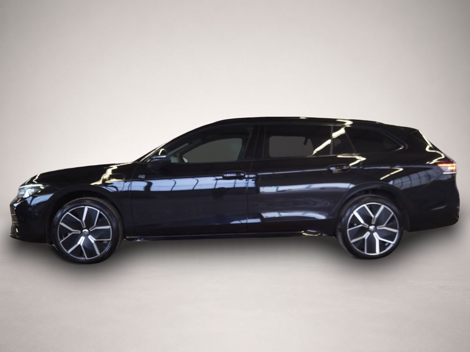 Bild 2 Volkswagen Passat R-Line 1,5 l eHybrid OPF 130 kW (177 PS)