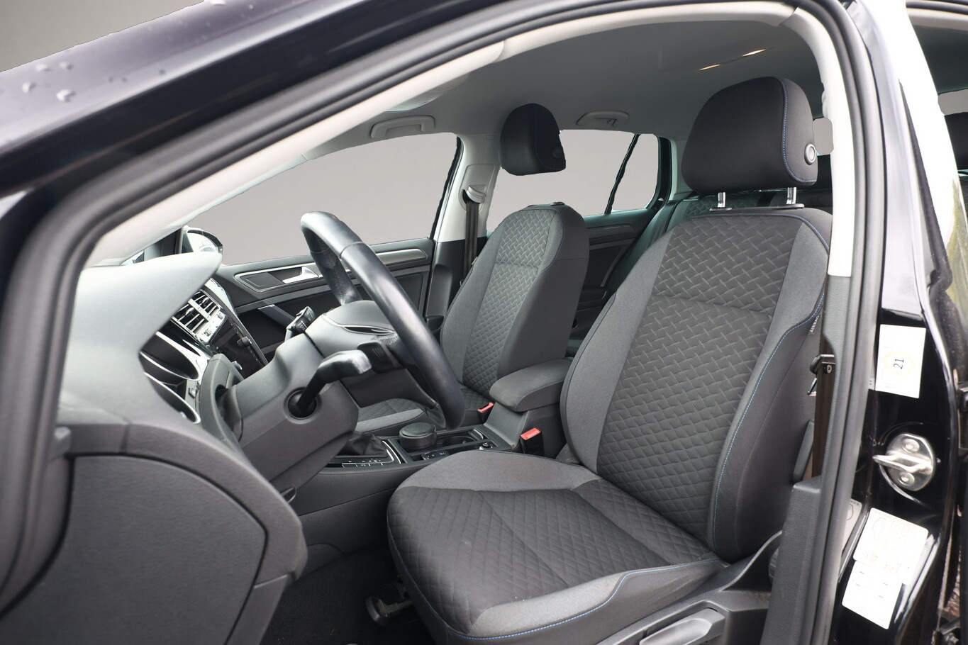 Fotografie des Volkswagen Golf VII 1.0 TSI 116 DSG Join LED StandH AHK ACC