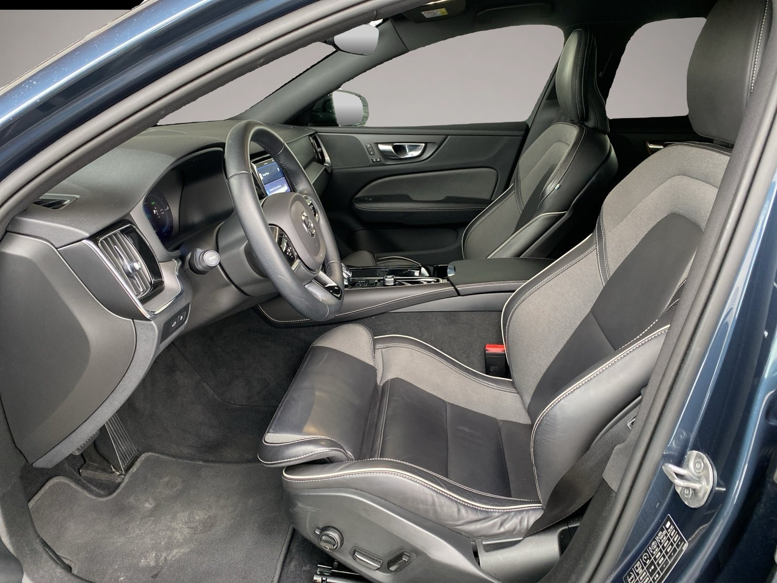Bild 7 Volvo V60 T8 Plus Dark AWD*AHK*4xSHZ*WiPa*360°*
