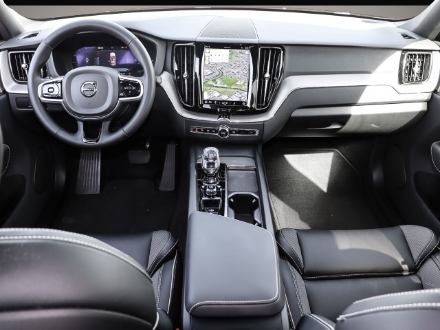 Fotografie 4 des Volvo XC60 Plus Dark Recharge Plug-In Hybrid AWD T8 Tw