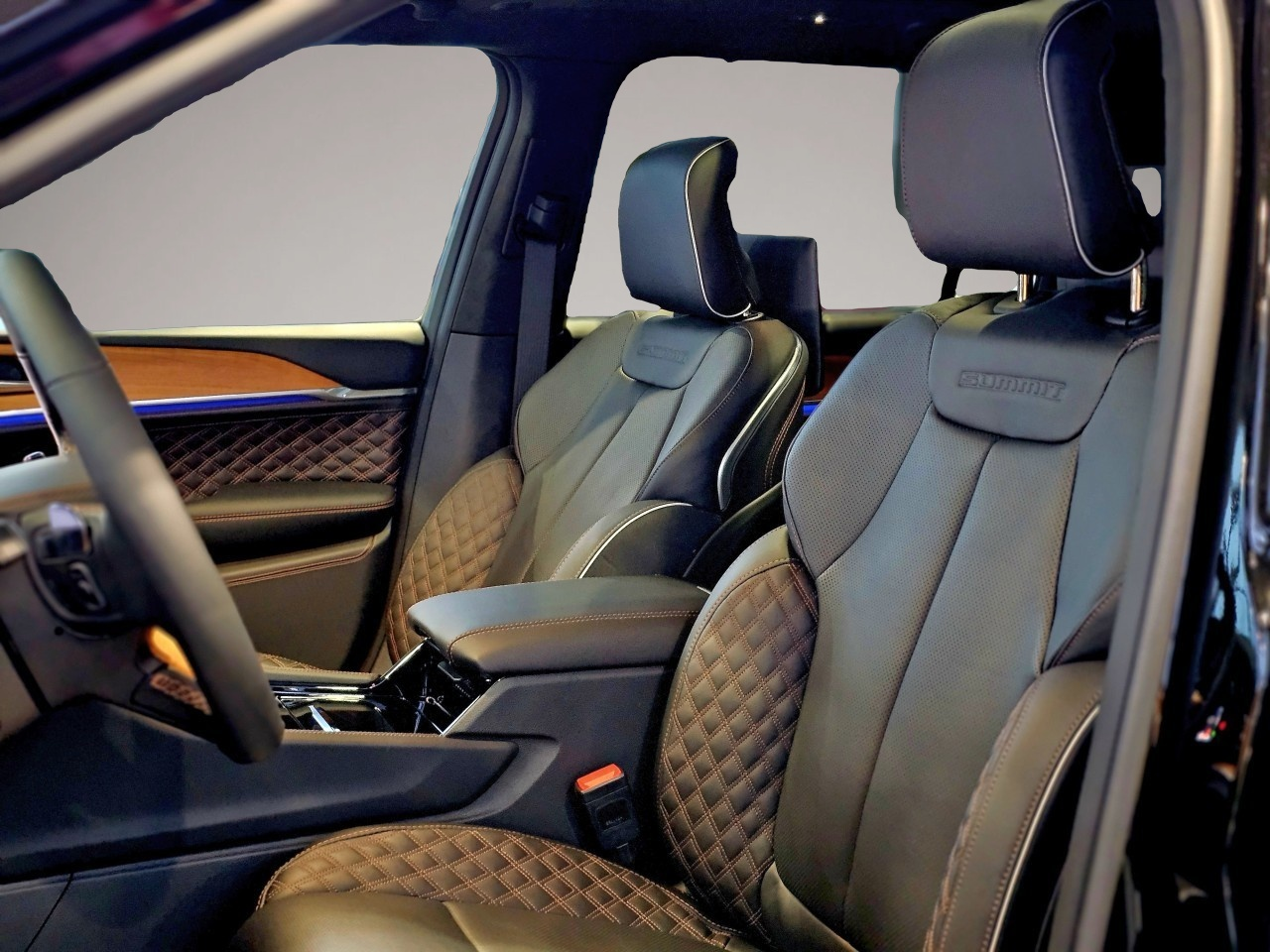 Fotografie 6 des Jeep Grand Cherokee 5.7 V8 L Summit Reserve TV 6Sitze