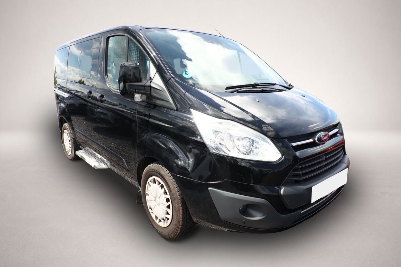 Fotografie des Ford Tourneo Custom 310 L1 2.0 TDCi 170 Titanium AHK