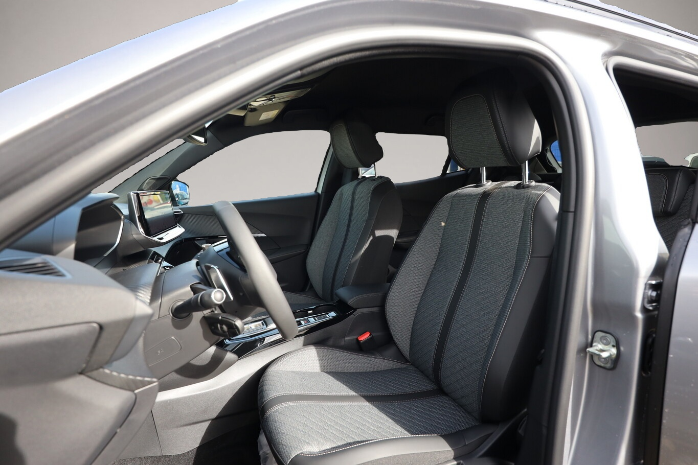 Bild 5 Peugeot 2008 Hybrid Allure Nav Keyl ACC 360° SHZ 2xPDC