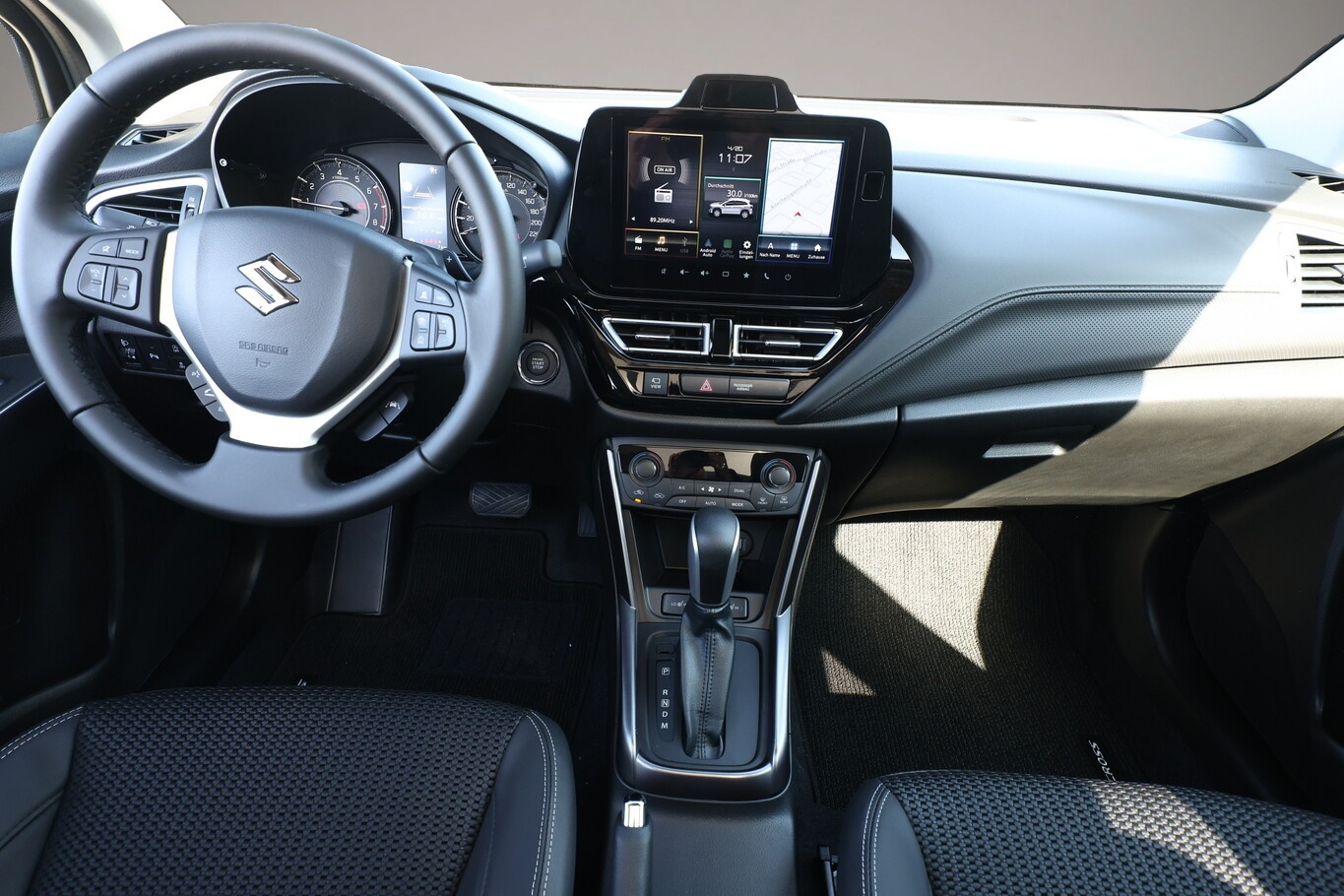 Bild 7 Suzuki Across S-Cross 1.4 MHEV Aut. Comfort+ Pano 360° Leder