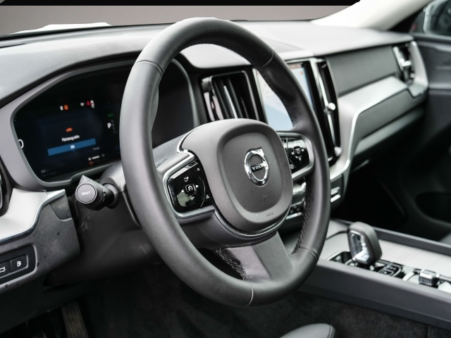Bild 3 Volvo XC60 Plus Dark Recharge Plug-In Hybrid AWD HUD S