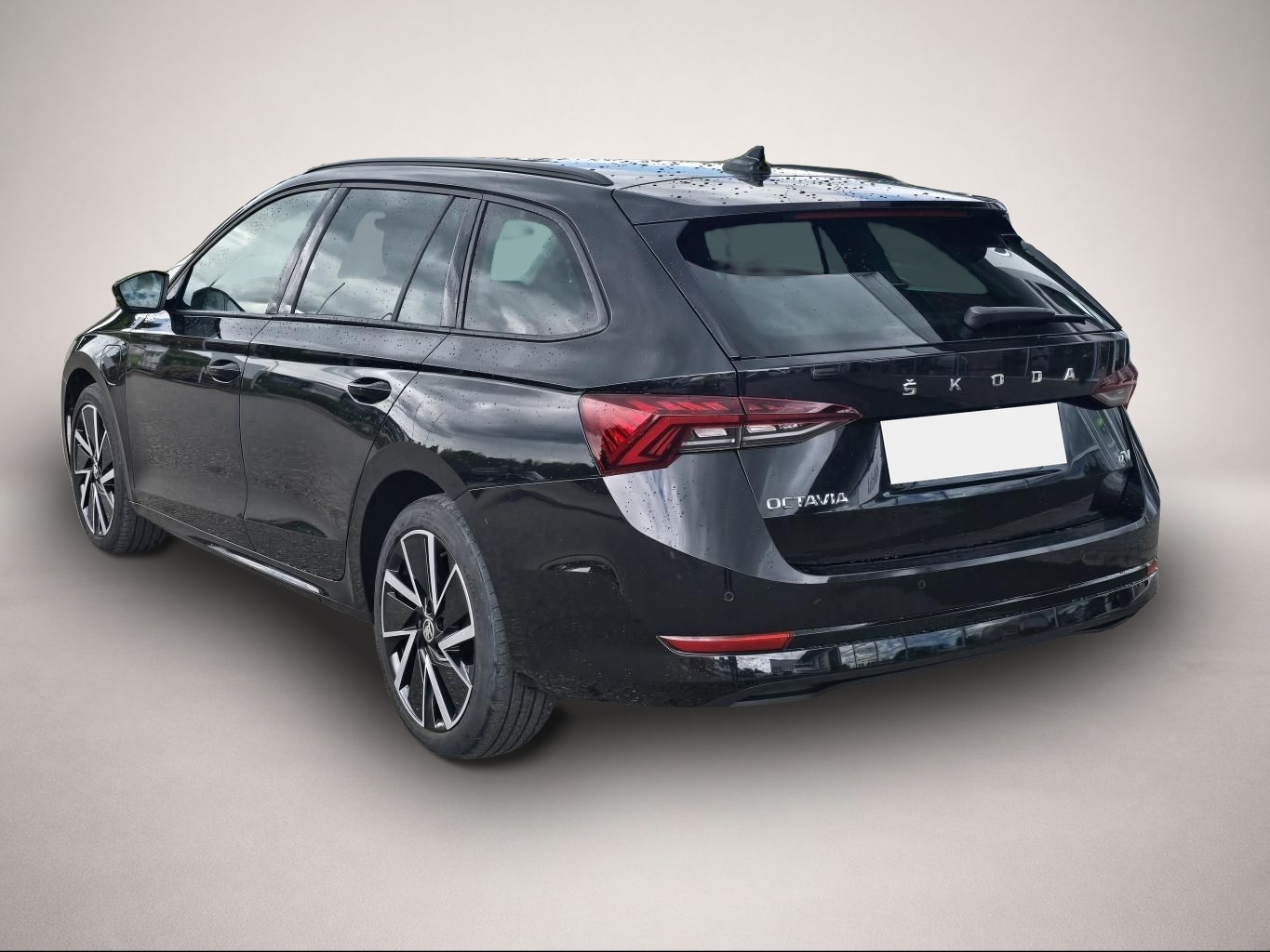 Fotografie des Skoda Octavia Combi 1.4 TSI DSG eHybrid Clever iV NAVI