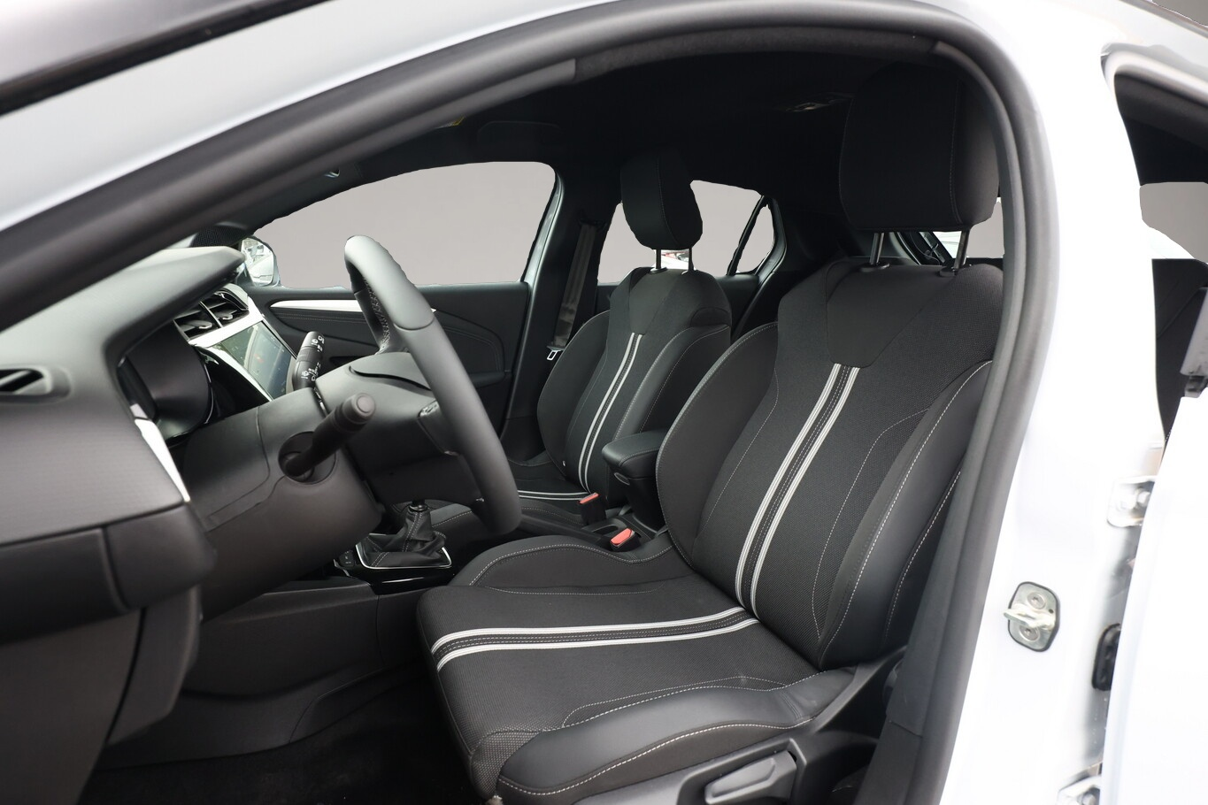 Bild 5 Opel Corsa GS Kam PDC vo/hi AppC Totw LM16Z 10
