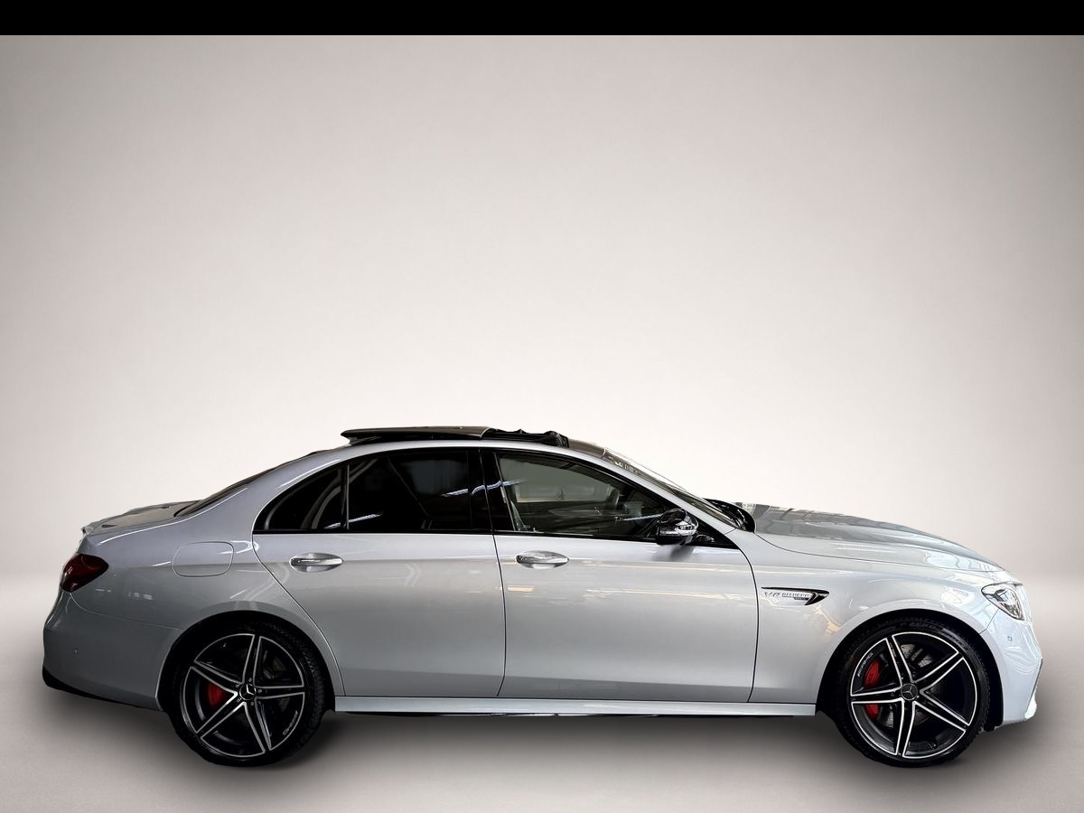 Fotografie des Mercedes-Benz E 63 AMG S 4M+ Night Drivers-P. Pano 360 Burm.