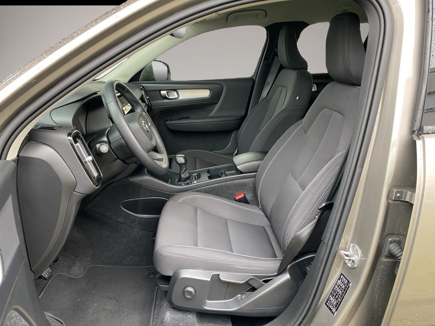 Bild 7 Volvo XC40 Momentum Pro WiPa*LED*RFK*DAB+*StHzg*