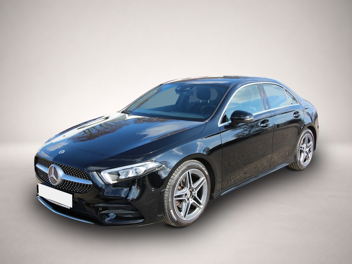 Fotografie 2 des Mercedes-Benz A 180 Limousine AMG Line NAVI+LED+ALU18+TEMPOMAT