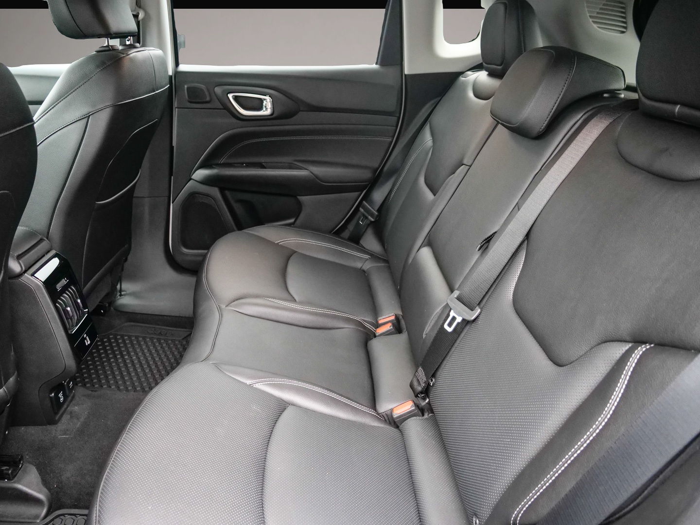 Bild 6 Jeep Compass S Plug-In Hybrid 4WD Navi Soundsystem 36
