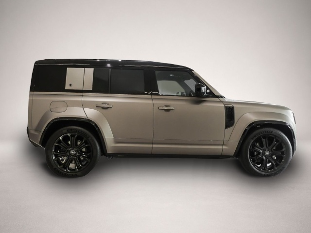 Fotografie 6 des Land Rover Defender V8 110 4.4 Benzin P635 OCTA HUD El. Pan