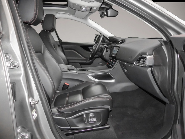 Bild 3 Jaguar F-Pace Prestige AWD 30d EU6d-T Allrad AHK-abnehm
