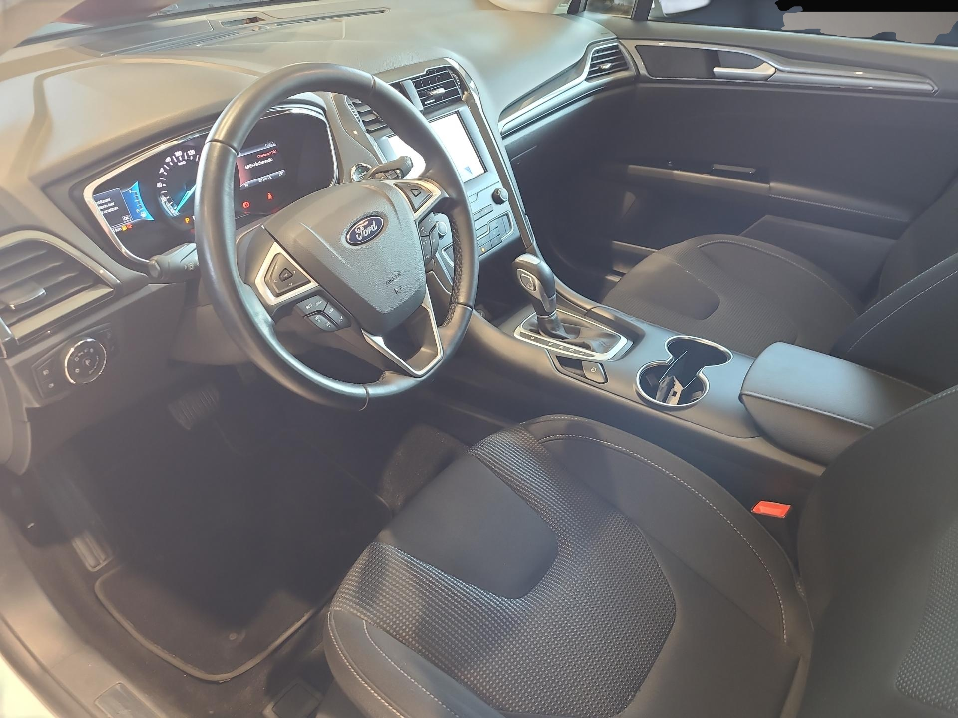 Fotografie 6 des Ford Mondeo Hybrid Titanium Bluetooth Navi Klima