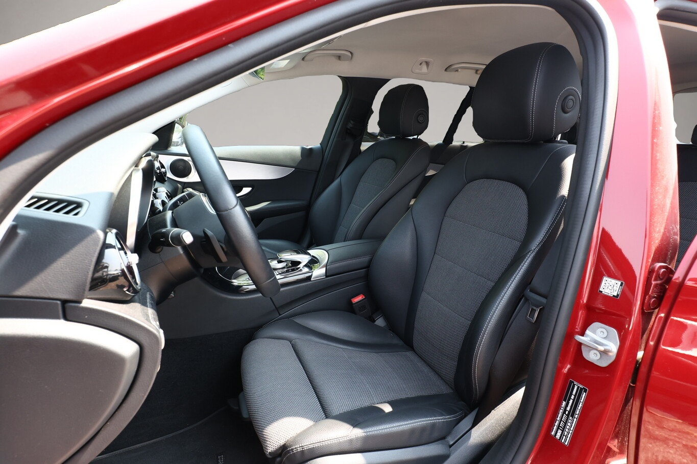 Bild 5 Mercedes-Benz C 300 T Avantgarde LED Nav AHK eHk SHZ ParkP 17Z