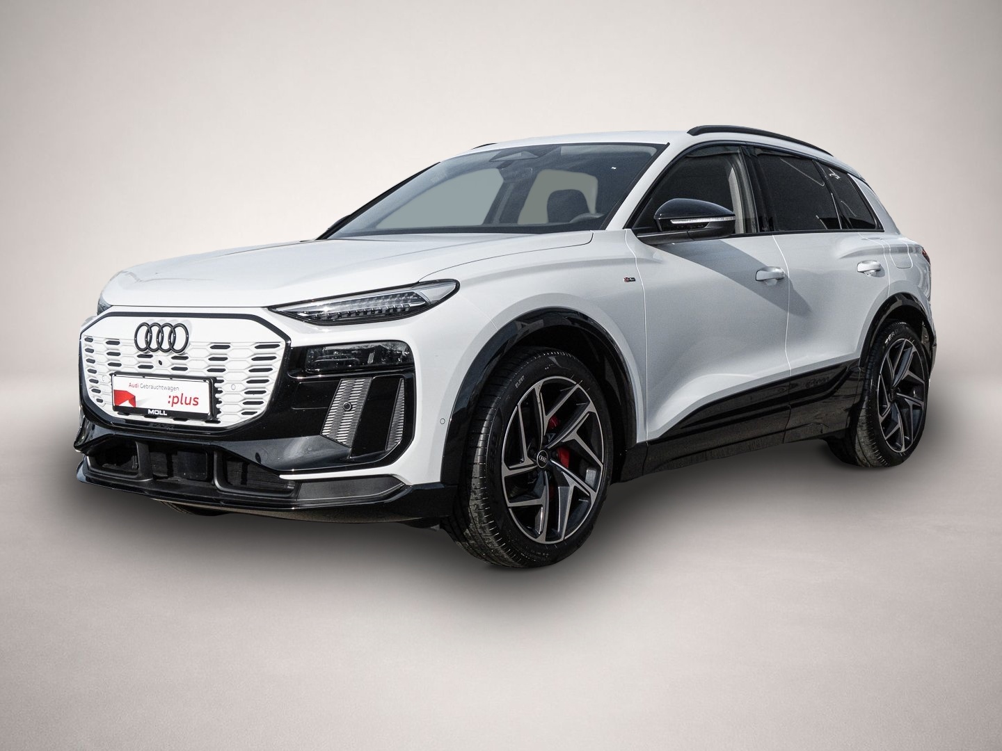 Bild 1 Audi Q6 e-tron S line exterieur schwarz Pano