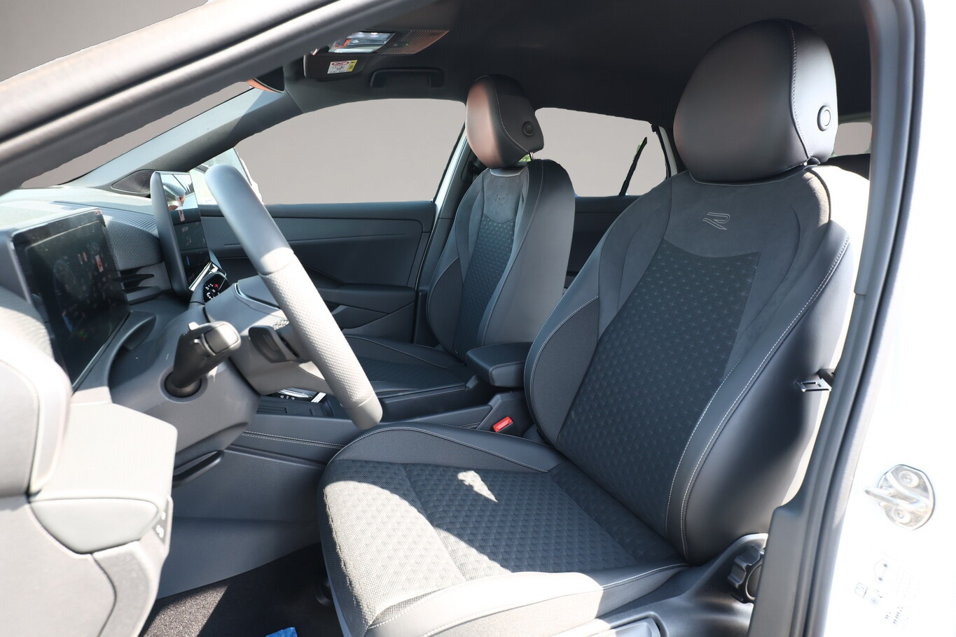 Bild 5 Volkswagen T-Roc R-Line EasyO AHK 5JGar Kam ParkAss+ PrivG