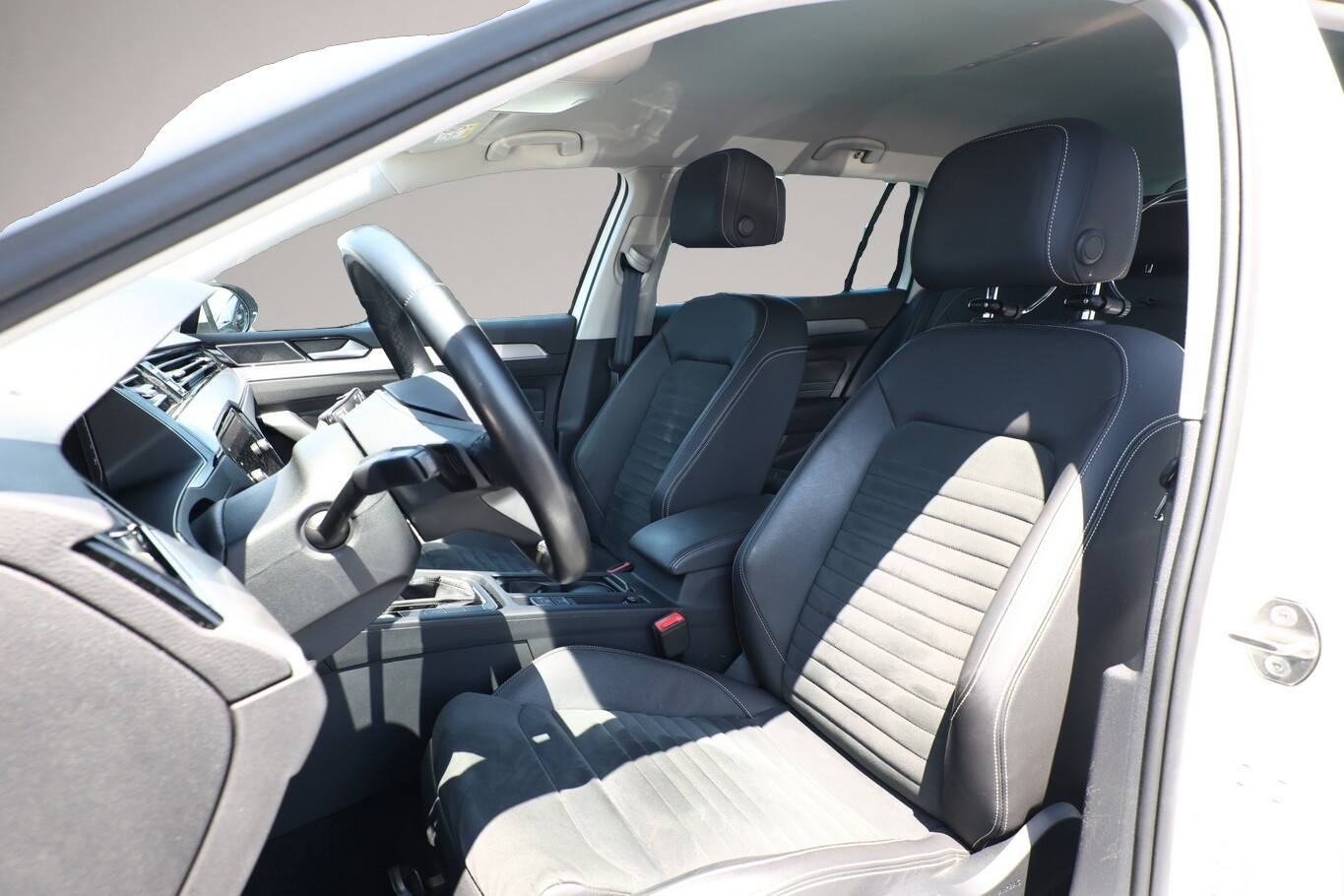Bild 5 Volkswagen Passat Variant TDI 200 DSG Elegance R-line Nav