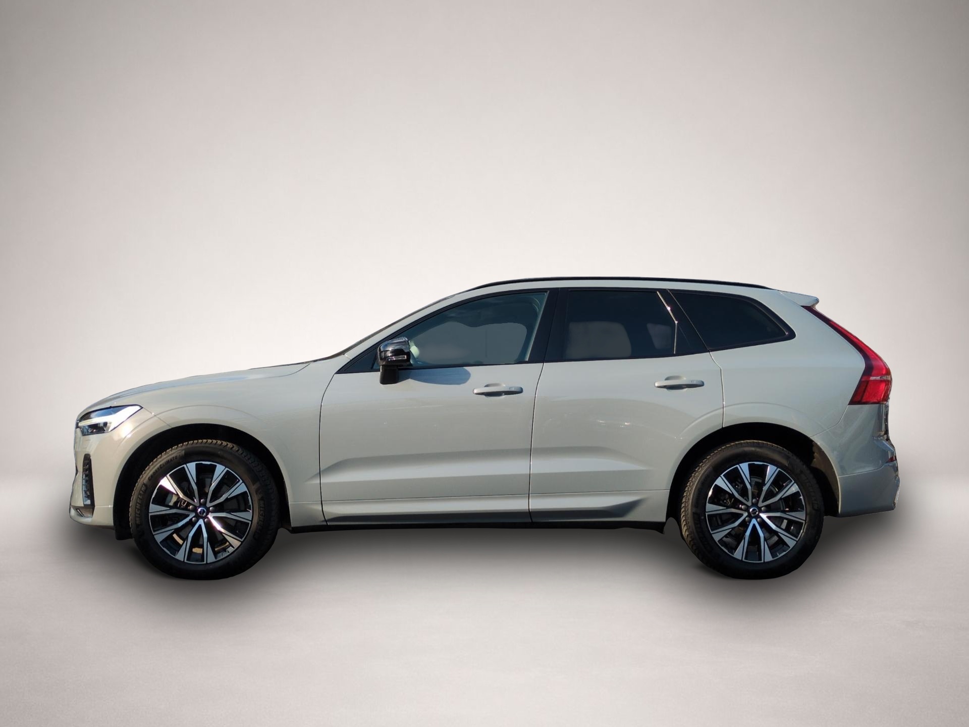 Bild 6 Volvo XC60 B4 (Diesel) Plus Dark 2WD Automatik Bluetoo