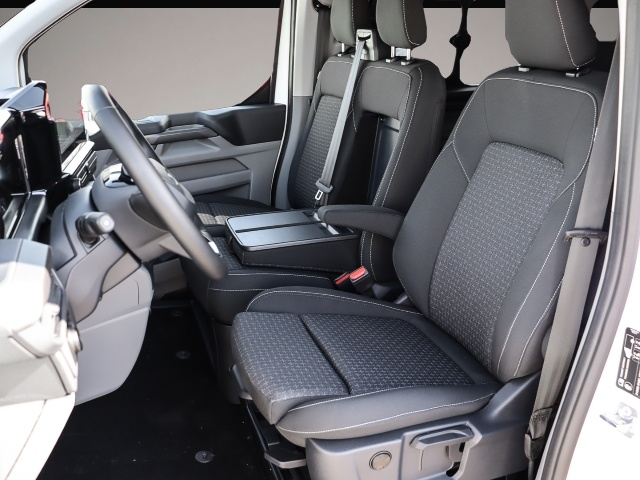 Bild 5 Ford Tourneo Custom Trend L1 136PS Allwetter Navi 9-S