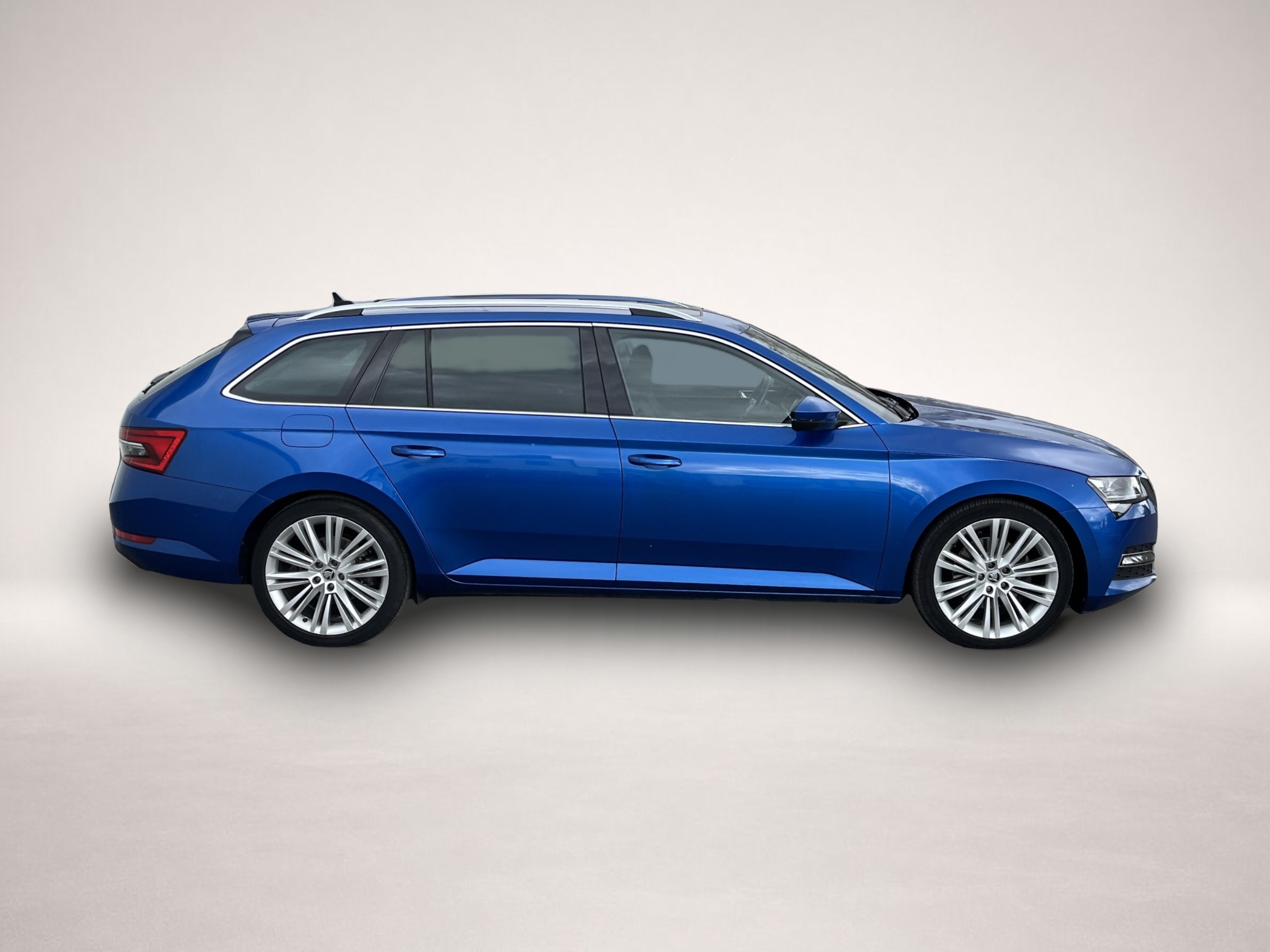 Fotografie 5 des Skoda Superb Combi 2.0 TDI DSG Style 19Zoll PANO 4xSHZ