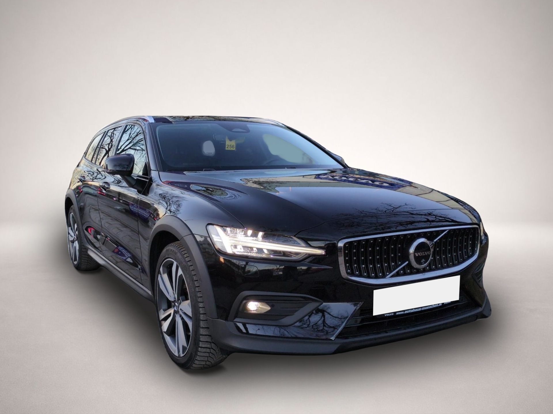 Volvo V60 Cross Country V60 Cross Country Plus AWD - Thumbnail 4