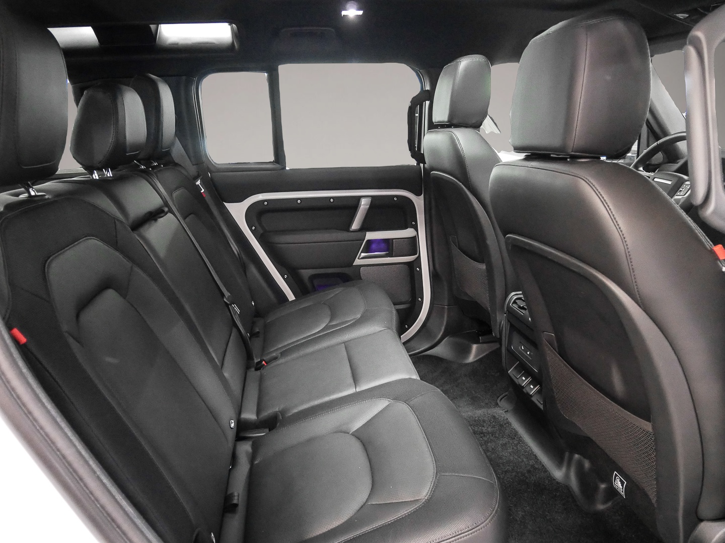 Bild 4 Land Rover Defender 110 X-Dynamic SE P400 Luftfederung AD N