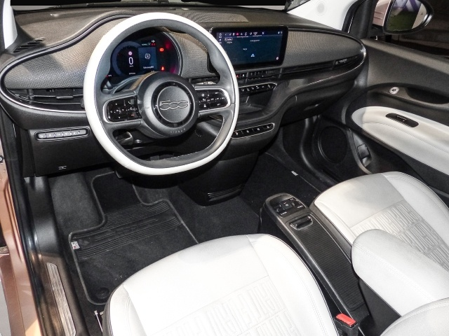 Bild 4 Fiat 500e Cabrio La Prima AWR LED Apple CarPlay Klima