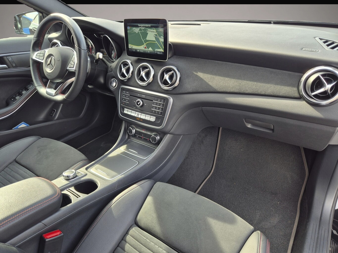 Bild 5 Mercedes-Benz GLA 180 DCT AMG Line LED Nav SHZ ParkAs eHk 19Z