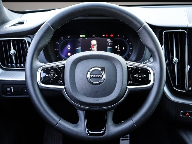 Bild 5 Volvo XC60 R Design 2WD AHK Leder Digitales Cockpit Me