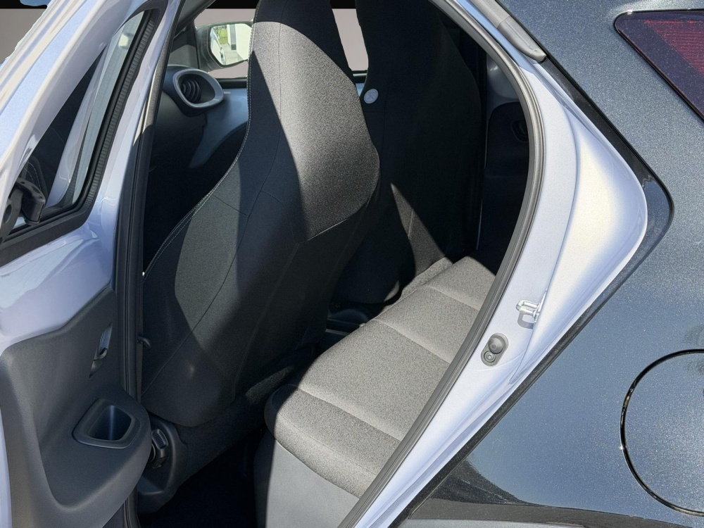Bild 6 Toyota Aygo (X) Pulse 1,5 Hybrid CVT 85KW Winterpaket