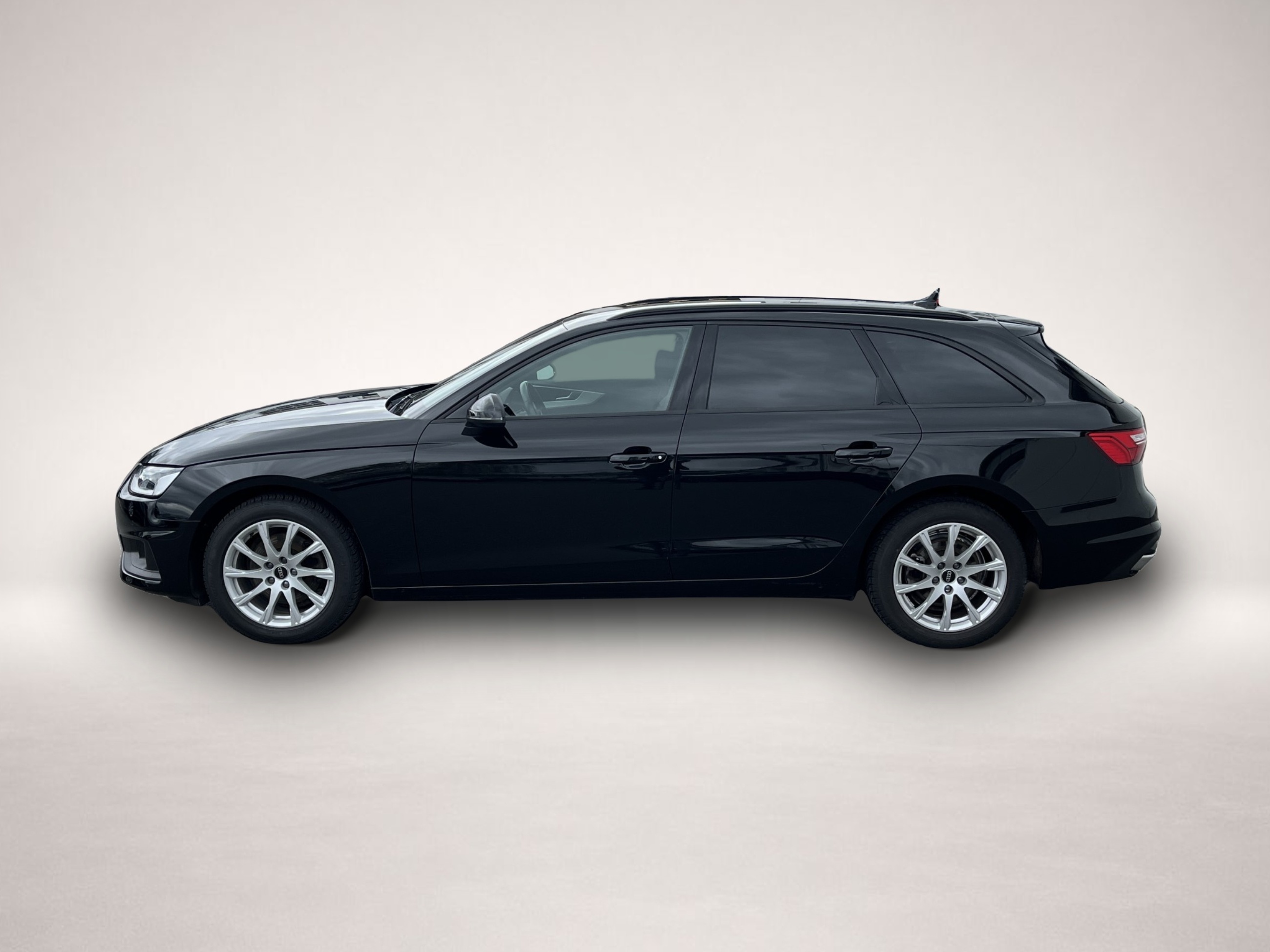Fotografie Audi A4 Avant 35 2.0 TFSI S tronic Navi LED DAB PDC S