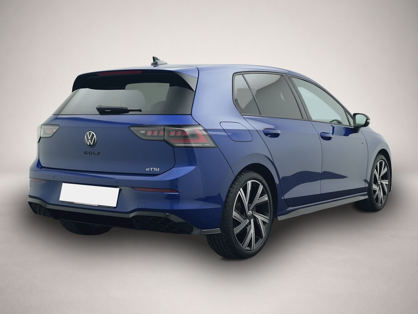 Fotografie des Volkswagen Golf 8 1.5 eTSI DSG R-Line BLACK STYLE PANO HK B
