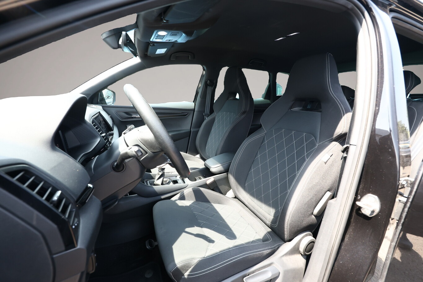 Bild 5 Skoda Karoq 2.0 TDI 150 Sportline LED Nav VirtC SideA