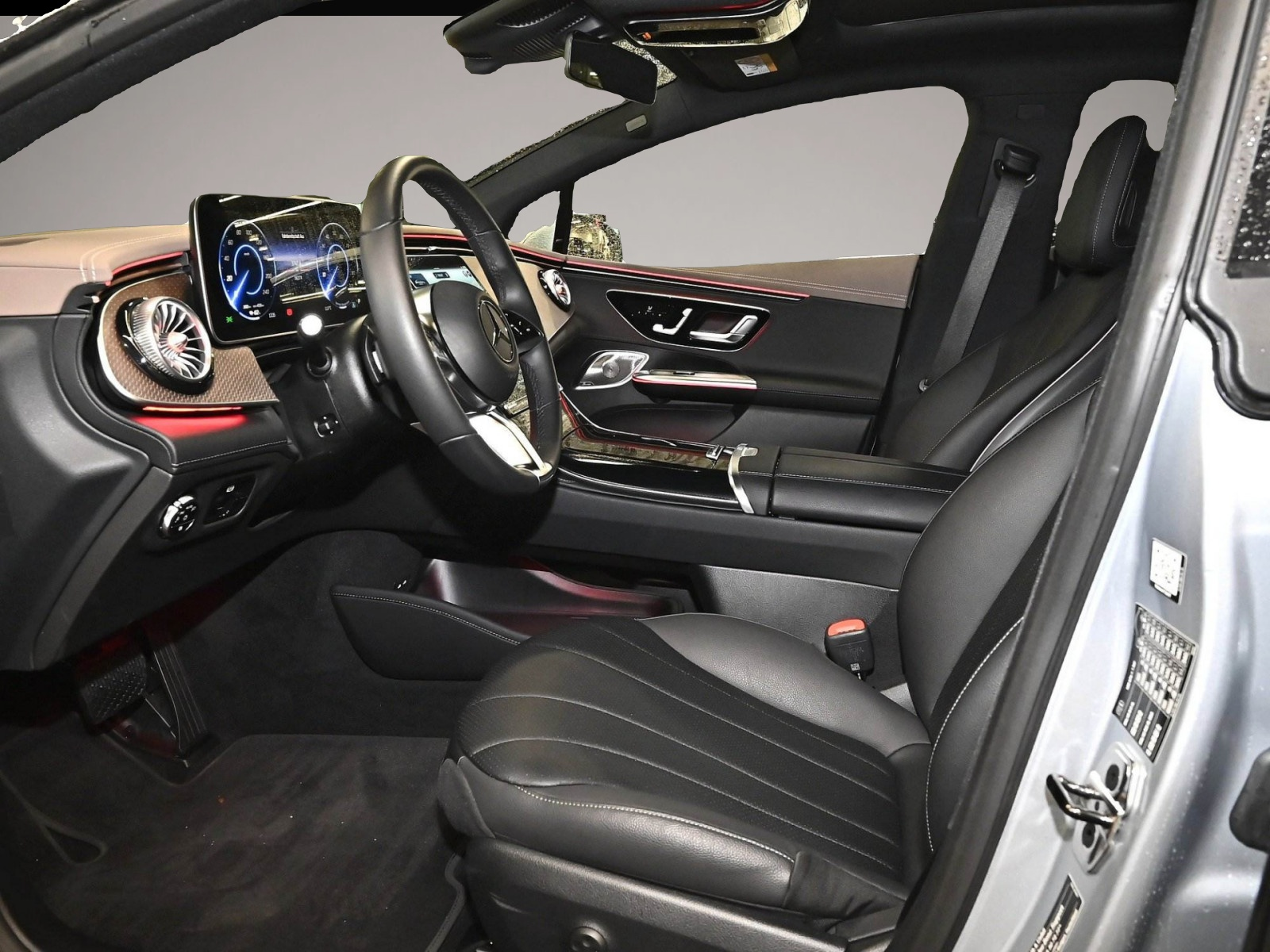Fotografie des Mercedes-Benz EQE 300