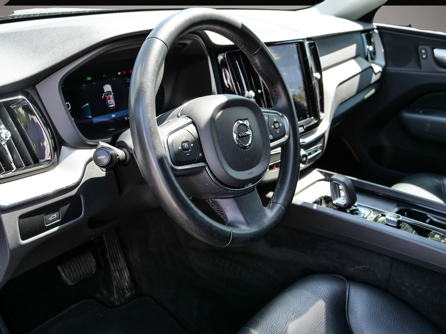 Bild 3 Volvo XC60 Core 2WD StandHZG AHK Digitales Cockpit Sou
