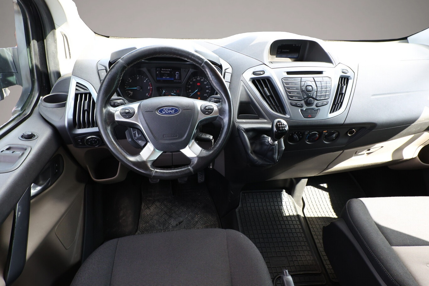 Fotografie des Ford Tourneo Custom 310 L1 2.0 TDCi 170 Titanium AHK