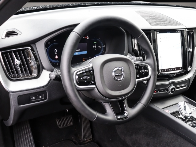 Bild 3 Volvo XC60 Plus Dark Recharge Plug-In Hybrid AWD T8 Tw