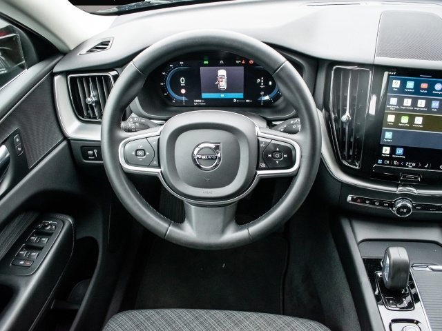 Bild 6 Volvo XC60 Momentum Pro 2WD B4 Diesel EU6d Digitales C