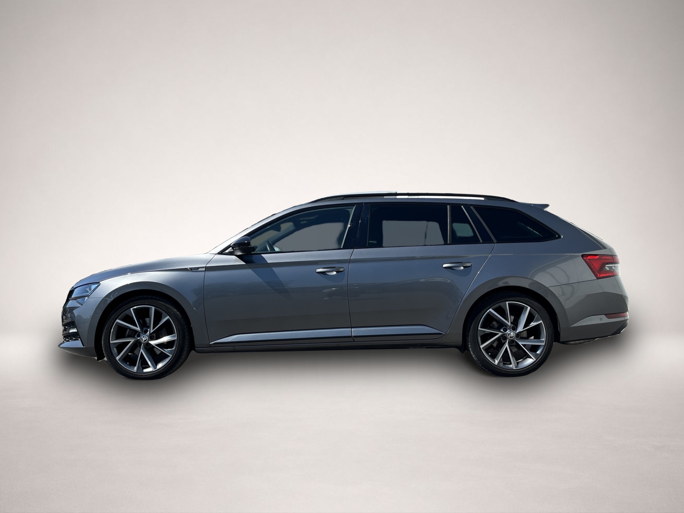 Fotografie Skoda Superb Combi 2.0 TSI DSG Sportline 213¤ m.20% An