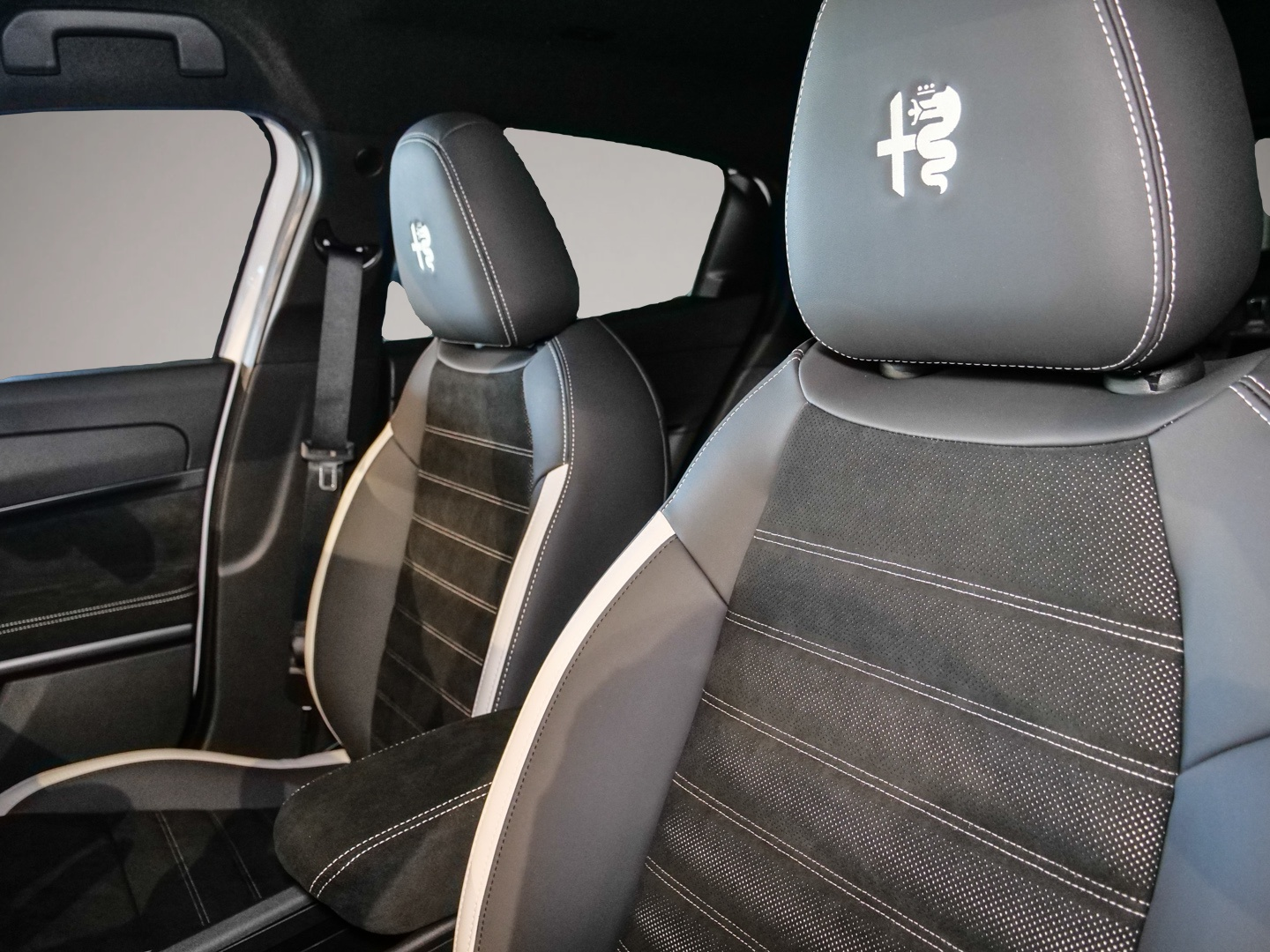 Bild 5 Alfa Romeo Junior Ibrida 1.2 VGT 107KW SPORT SPECIALE
