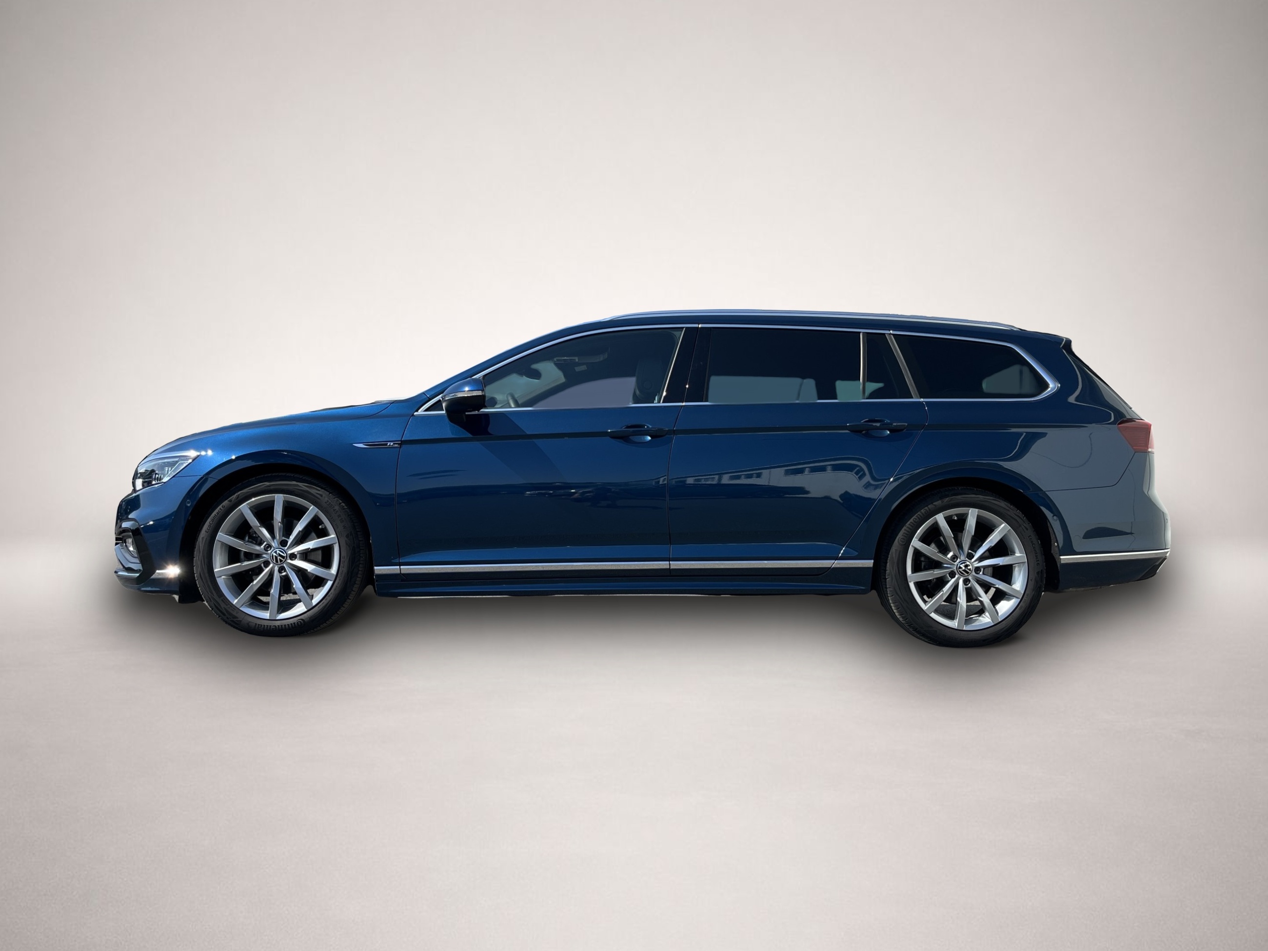 Fotografie Volkswagen Passat Variant Variant 2.0 TSI DSG R-Line 1,99 F