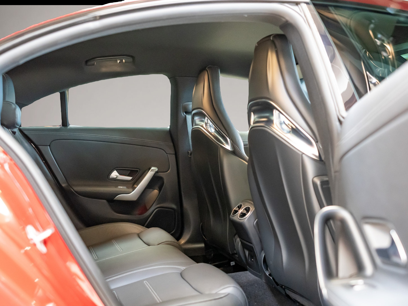 Bild 4 Mercedes-Benz CLA 45 AMG