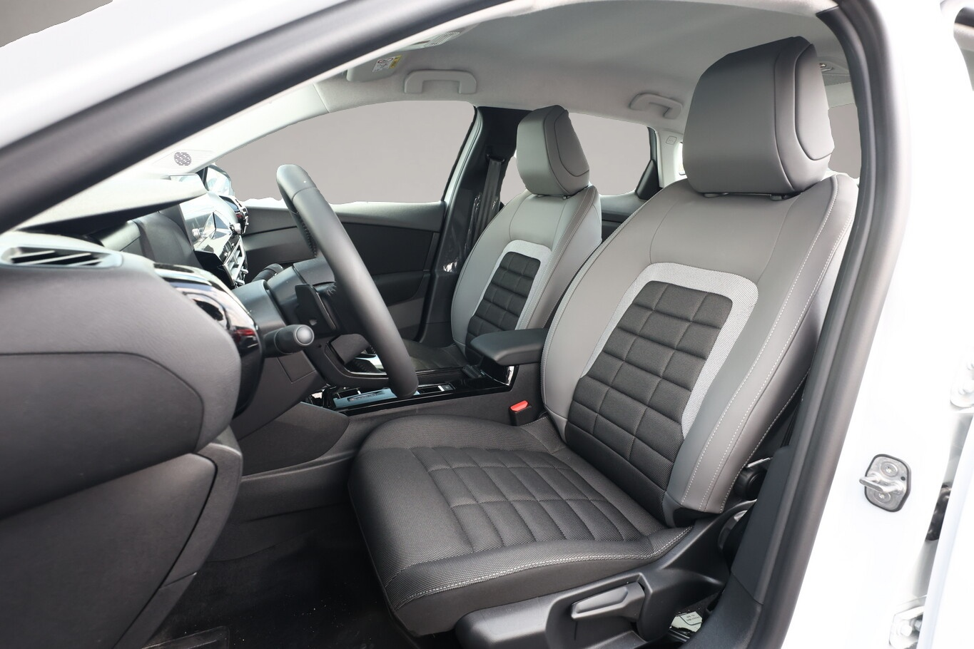 Bild 5 Citroën C4 X PLUS SHZ AHK Kam AWR CarP DigC PDC 17Z DAB