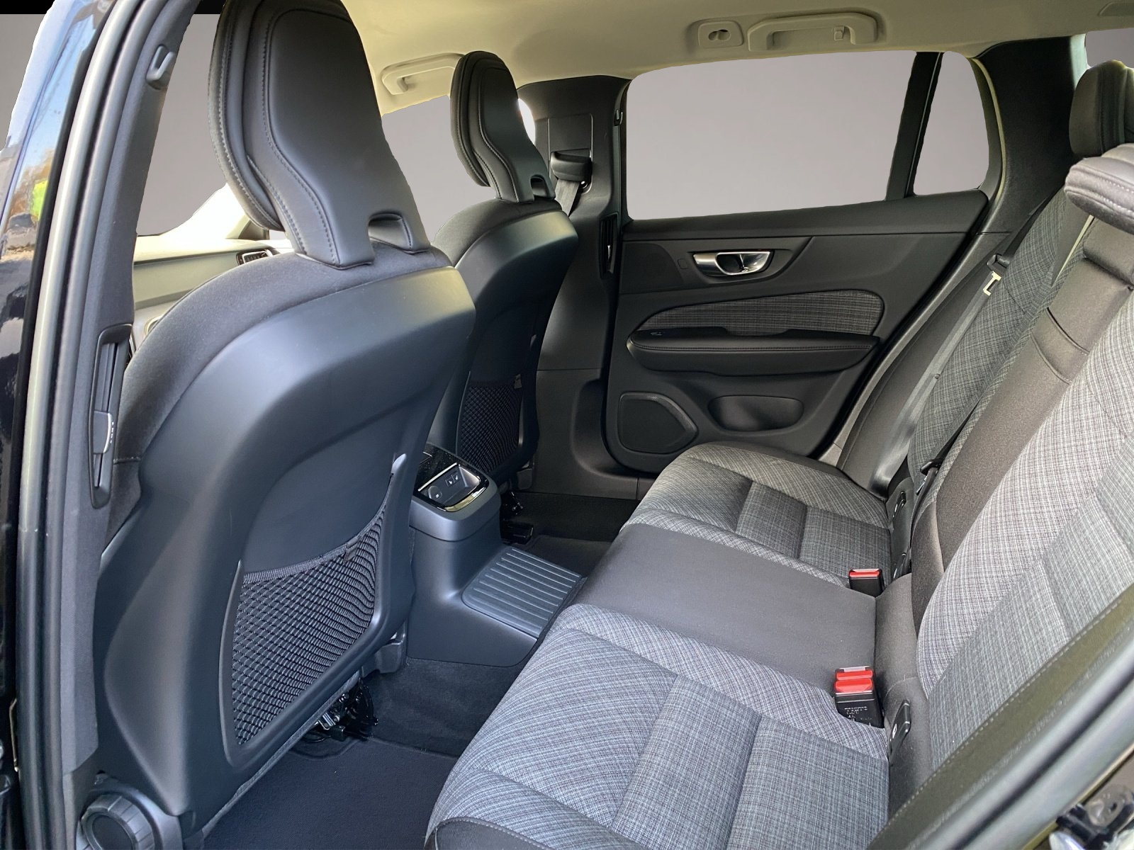 Bild 8 Volvo V60 Kombi T8 Core Recharge AHK*WiPa*Navi*LED
