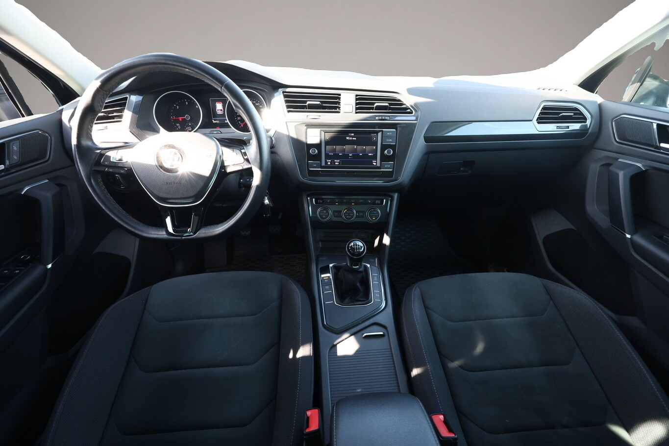 Bild 8 Volkswagen Tiguan 2.0 TDI 150 Highline LED PDC ACC SHZ 19Z
