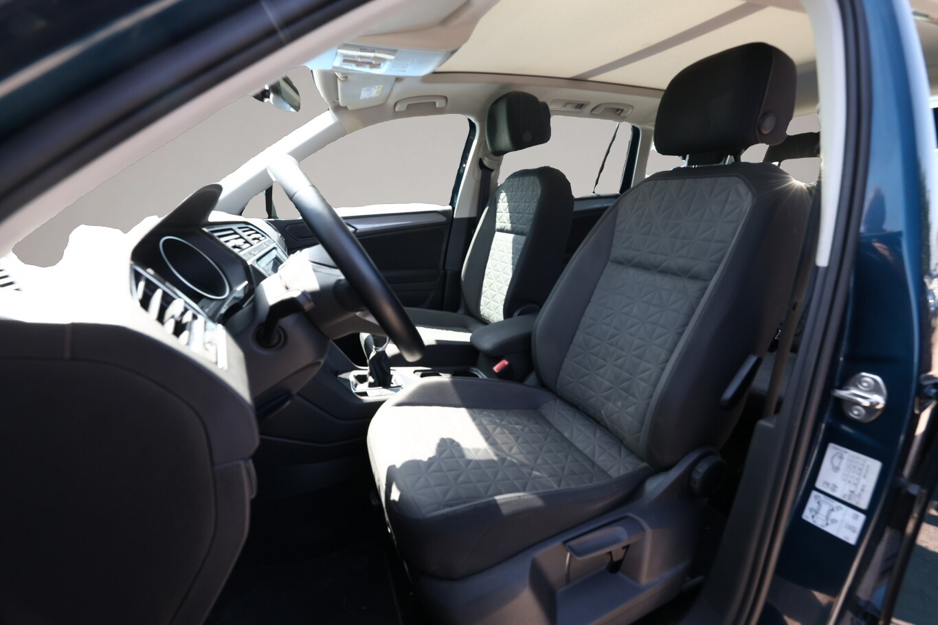Fotografie 5 des Volkswagen Tiguan 1.5 TSI 150 Life Pano AHK ParkAs AppC SHZ