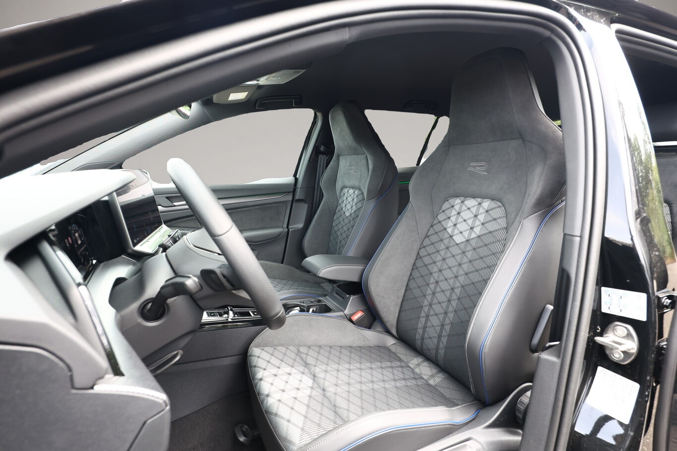 Bild 5 Volkswagen Golf Var. R-Line IQ.Matrix AHK 18Z SHZ KAM eHk