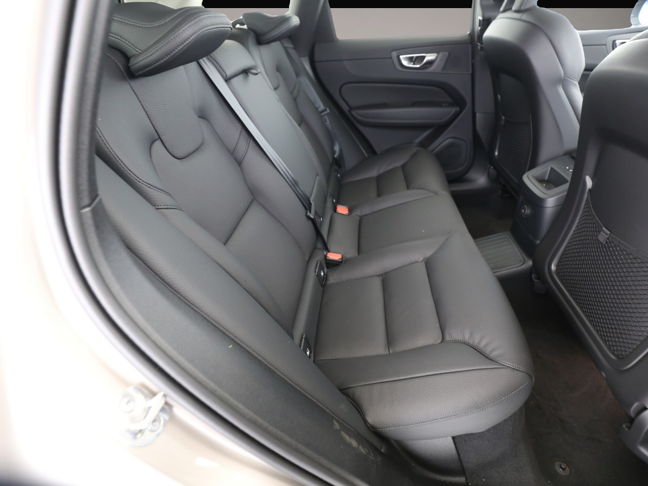 Bild 4 Volvo XC60 Ultra Dark Recharge Plug-In Hybrid AWD T8 T