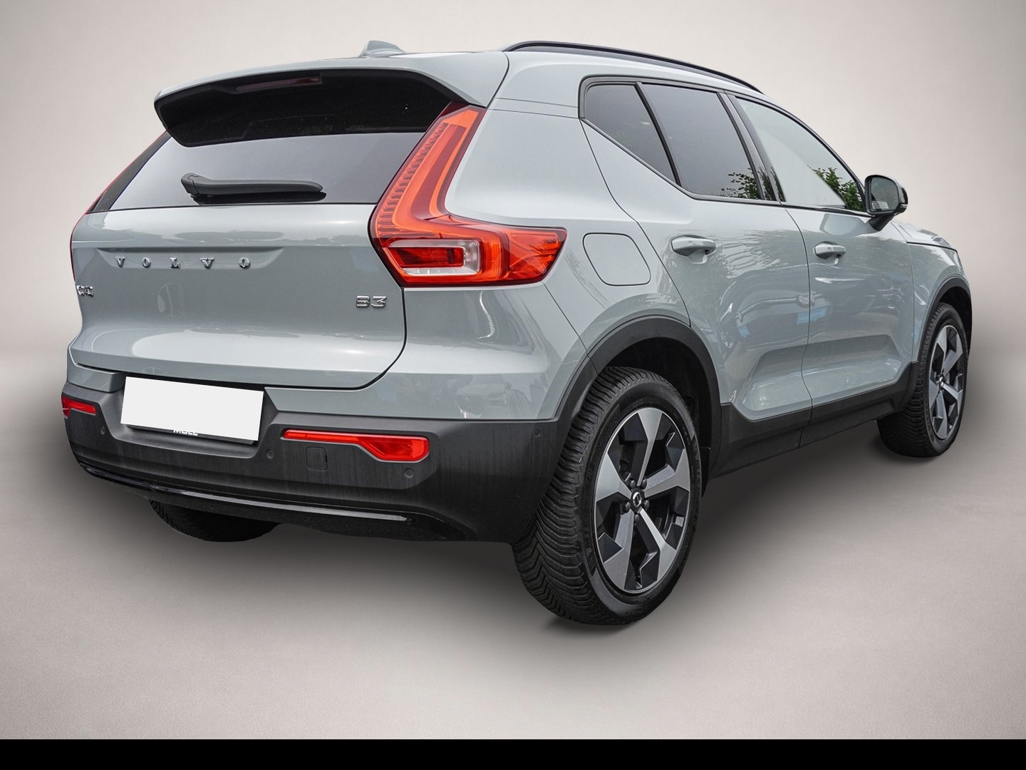 Bild 3 Volvo XC40 B3 2WD Plus Dark Harman Kardon Pano 360Grad